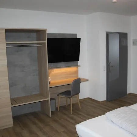 & Restaurant Am Kirschberg 3* Alten Buseck